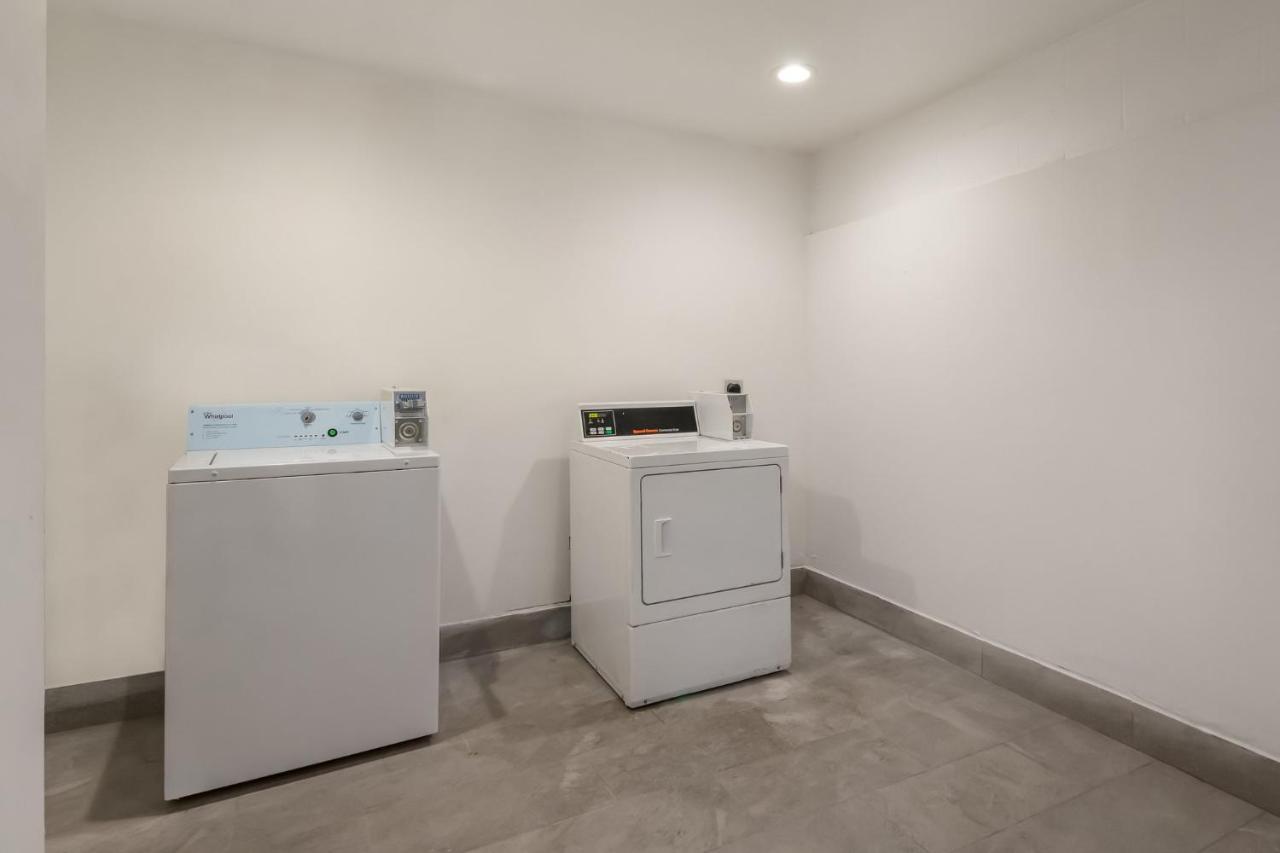 Hometowne Studios By Red Roof San Antonio - Seaworld Northwest Ngoại thất bức ảnh