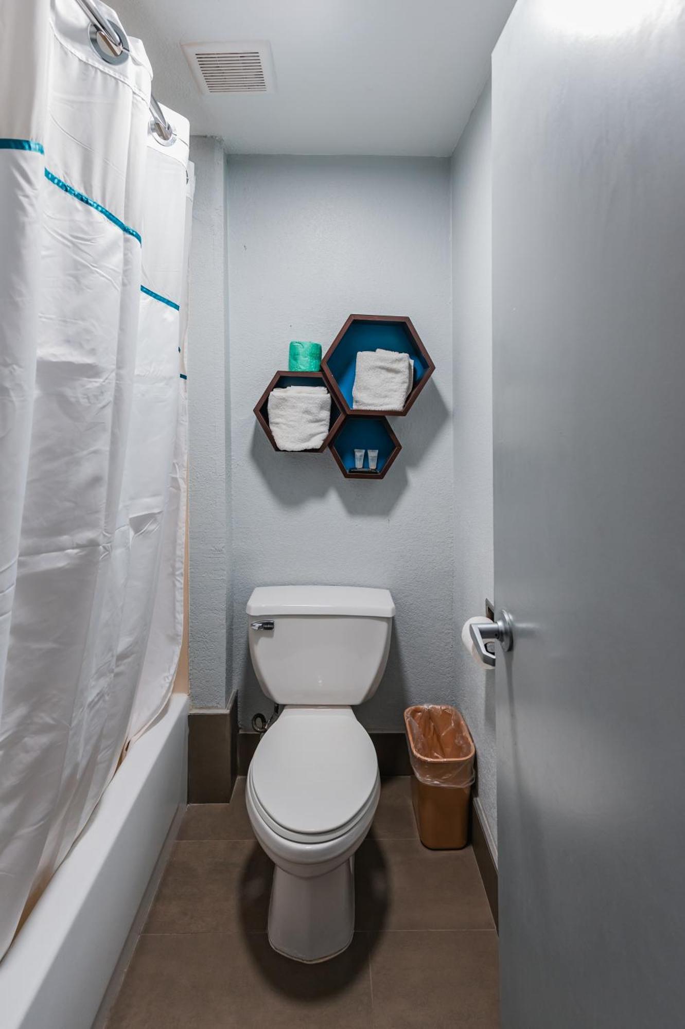 Hometowne Studios By Red Roof San Antonio - Seaworld Northwest Ngoại thất bức ảnh