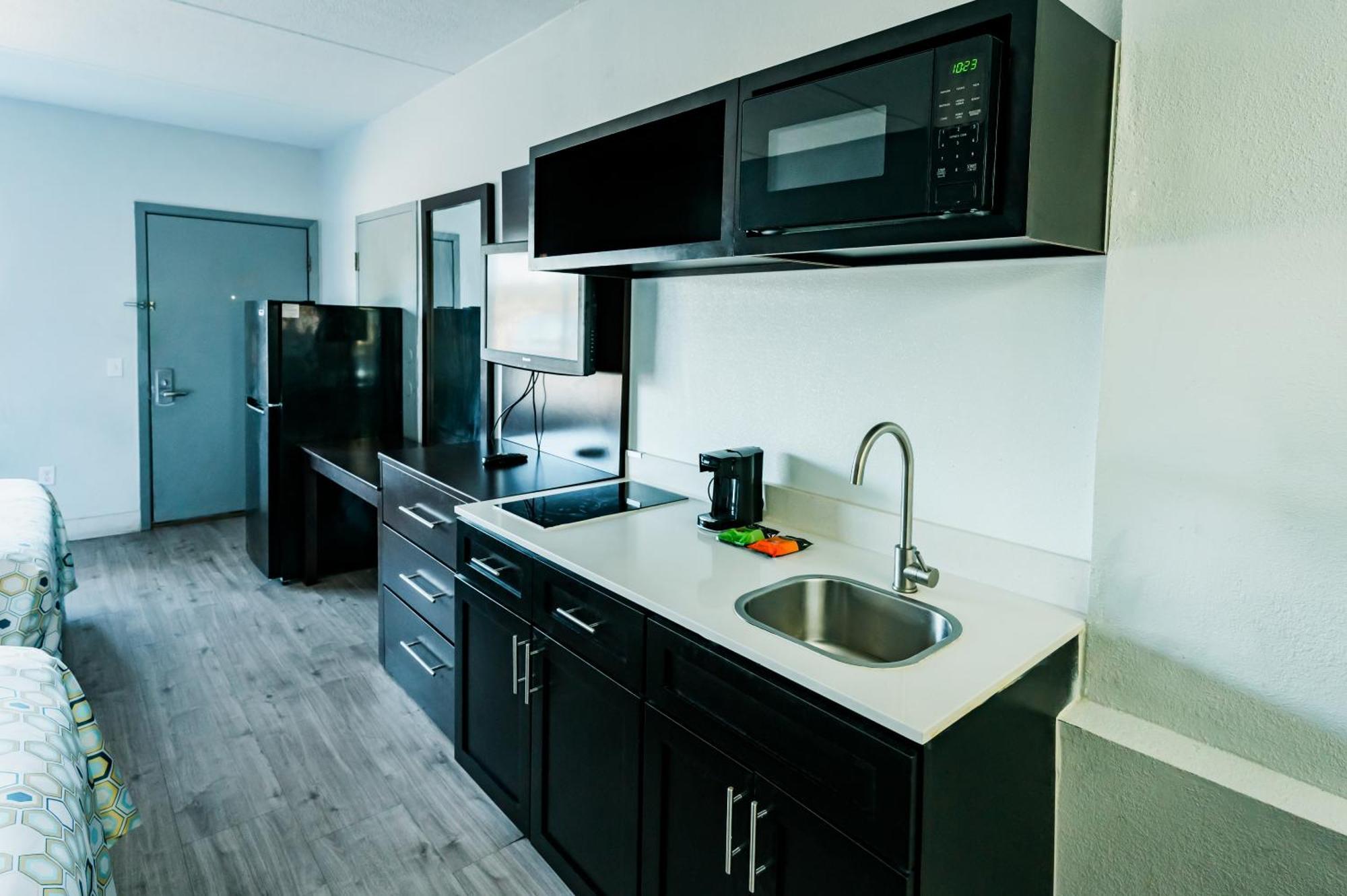 Hometowne Studios By Red Roof San Antonio - Seaworld Northwest Ngoại thất bức ảnh