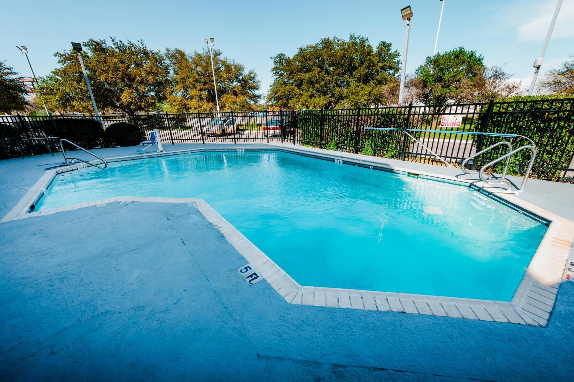 Hometowne Studios By Red Roof San Antonio - Seaworld Northwest Ngoại thất bức ảnh
